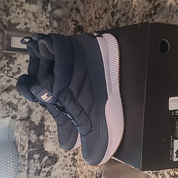 SOREL Boots - Picture 3 of 8